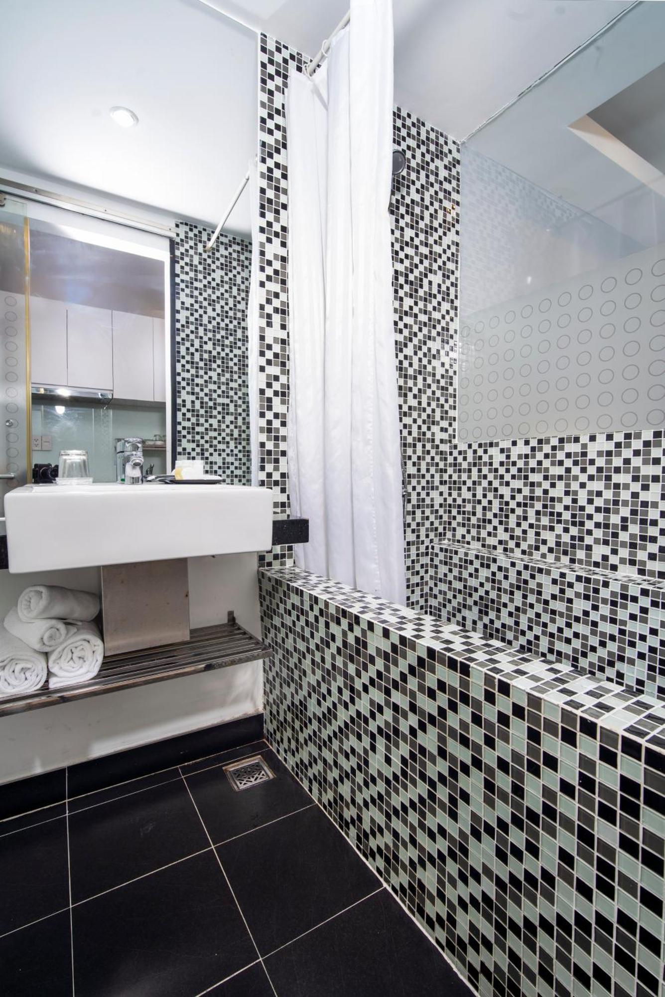 Khách sạn hẻo lánh Nam Sài Gòn